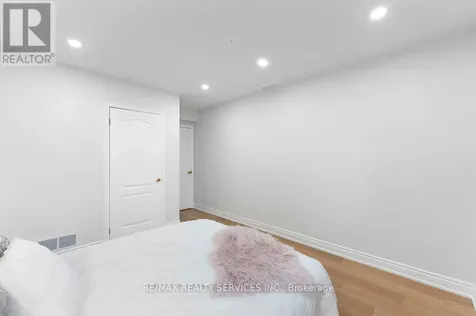 254 Old Mosley Street Wasaga Beach ON L9Z 2H8
