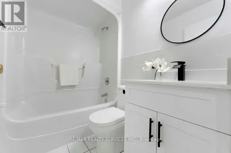 254 Old Mosley Street Wasaga Beach ON L9Z 2H8