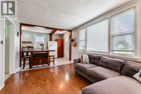 53 Sunnyside Avenue Chatham ON N7M 1Z8