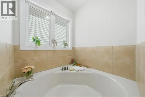 148 Montreal Circle Stoney Creek ON L8E 0C8