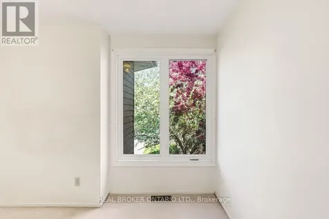 330 Fernleaf Crescent Ottawa ON K1E 2Z4