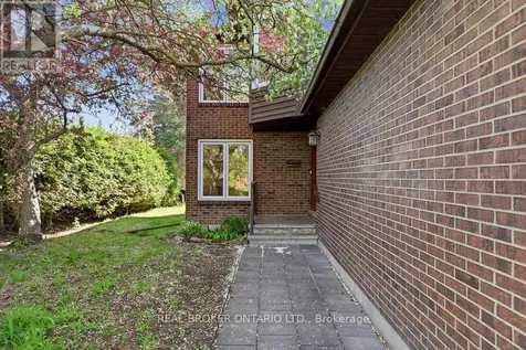 330 Fernleaf Crescent Ottawa ON K1E 2Z4