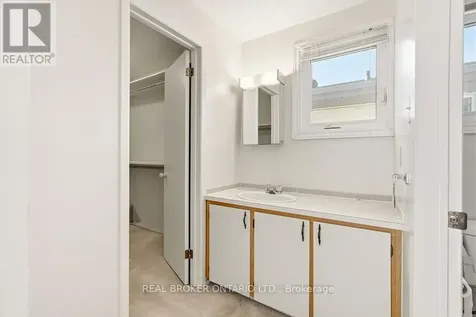 330 Fernleaf Crescent Ottawa ON K1E 2Z4