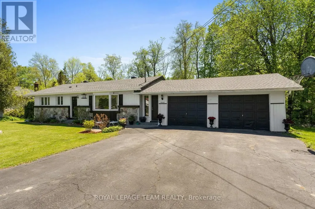 5643 Ficko Crescent Ottawa ON K1X 1H3