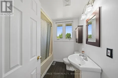 5643 Ficko Crescent Ottawa ON K1X 1H3