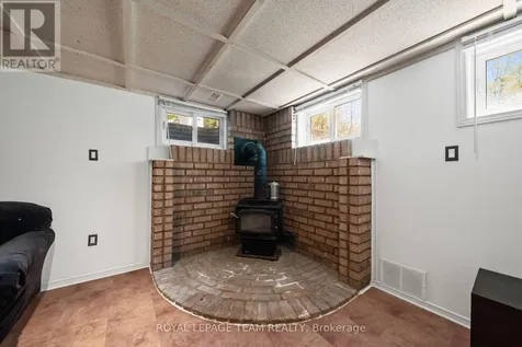 5643 Ficko Crescent Ottawa ON K1X 1H3