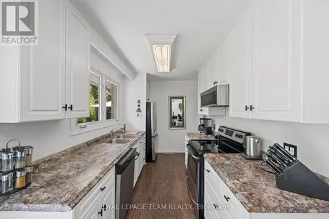 5643 Ficko Crescent Ottawa ON K1X 1H3
