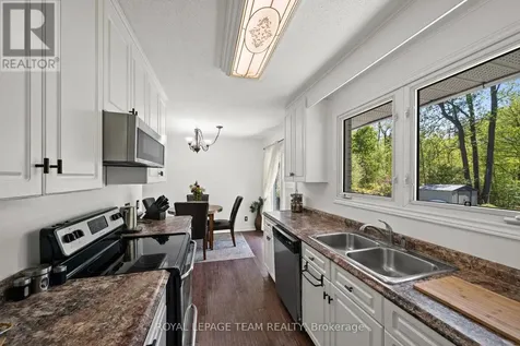 5643 Ficko Crescent Ottawa ON K1X 1H3