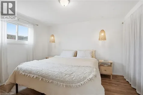 26 Franklin Street Paris ON N3L 3B7