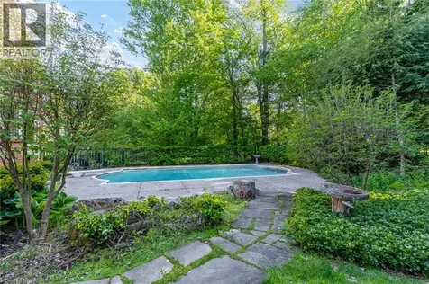 78 Chancery Drive Ancaster ON L9G 4M1