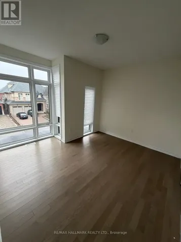112 Weslock Crescent Aurora ON L4G 7Z4