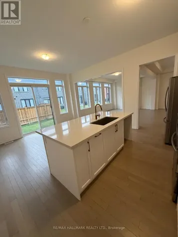 112 Weslock Crescent Aurora ON L4G 7Z4