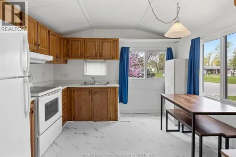 326 Beverly Essex ON N8M 2C1