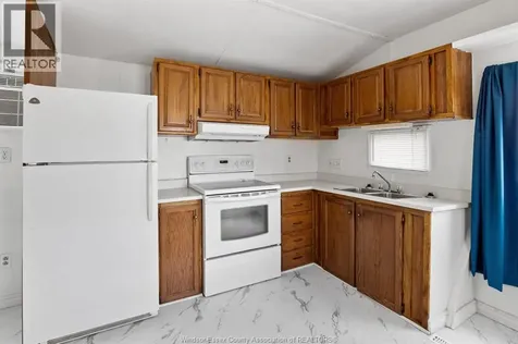 326 Beverly Essex ON N8M 2C1