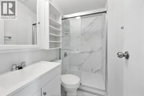 326 Beverly Essex ON N8M 2C1