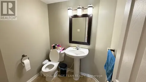 390 Crownridge Drive North Ottawa ON K2M 3A4