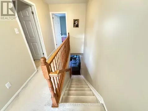 390 Crownridge Drive North Ottawa ON K2M 3A4