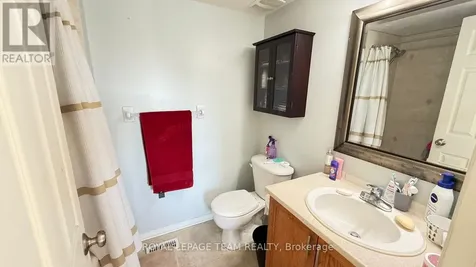390 Crownridge Drive North Ottawa ON K2M 3A4