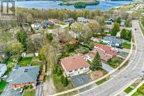 216A Ottawa Avenue Elliot Lake ON P5A 2N4