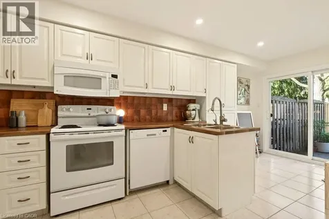 10 Huntingwood Avenue Dundas ON L9H 6X3