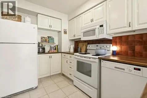 10 Huntingwood Avenue Dundas ON L9H 6X3