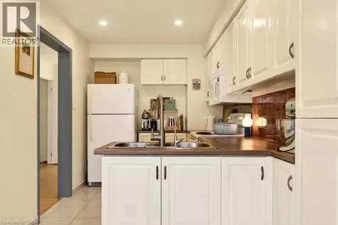 10 Huntingwood Avenue Dundas ON L9H 6X3