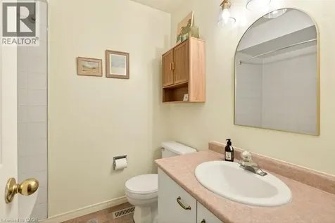 10 Huntingwood Avenue Dundas ON L9H 6X3