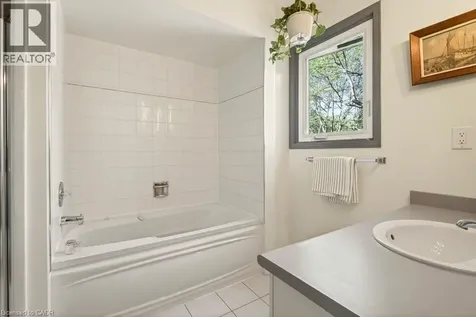 10 Huntingwood Avenue Dundas ON L9H 6X3