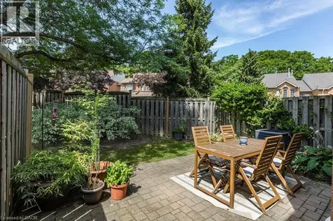 10 Huntingwood Avenue Dundas ON L9H 6X3