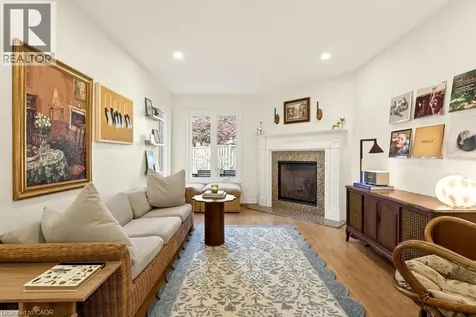 10 Huntingwood Avenue Dundas ON L9H 6X3