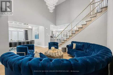 43 Angel Heights Ottawa ON K2S 2N2