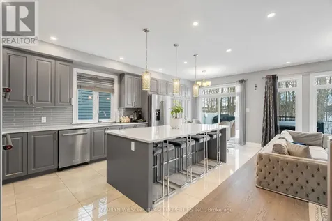 43 Angel Heights Ottawa ON K2S 2N2