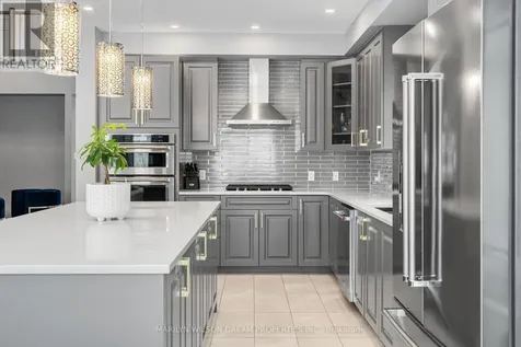 43 Angel Heights Ottawa ON K2S 2N2