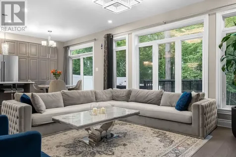 43 Angel Heights Ottawa ON K2S 2N2