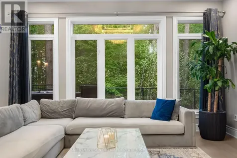 43 Angel Heights Ottawa ON K2S 2N2