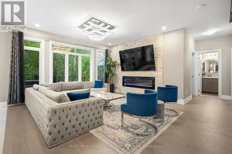 43 Angel Heights Ottawa ON K2S 2N2