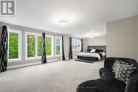 43 Angel Heights Ottawa ON K2S 2N2