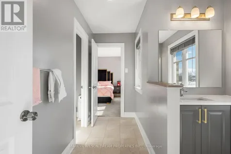 43 Angel Heights Ottawa ON K2S 2N2