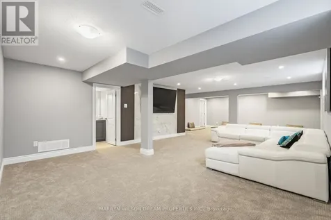 43 Angel Heights Ottawa ON K2S 2N2