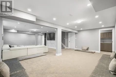 43 Angel Heights Ottawa ON K2S 2N2