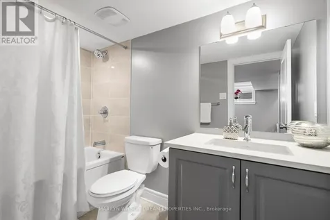 43 Angel Heights Ottawa ON K2S 2N2