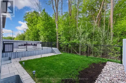 43 Angel Heights Ottawa ON K2S 2N2