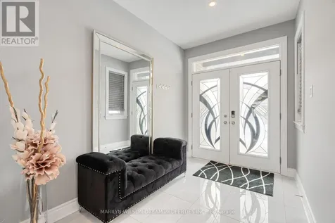 43 Angel Heights Ottawa ON K2S 2N2