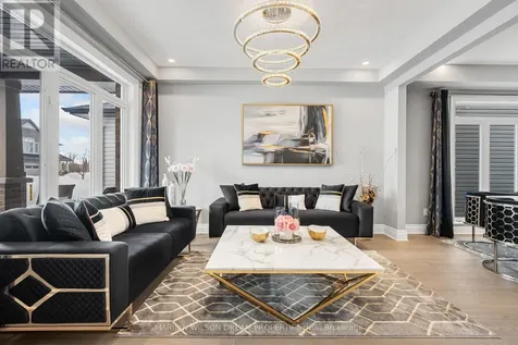 43 Angel Heights Ottawa ON K2S 2N2