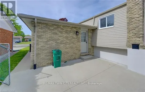 51 Coach Hill Drive Kitchener ON N2E 1N7