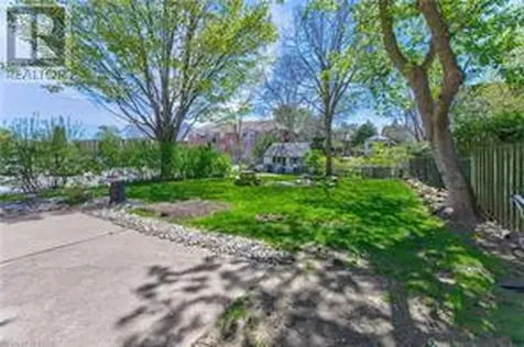 37 Gottscheer Court Kitchener ON N2M 3L3