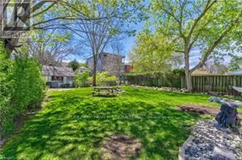 37 Gottscheer Court Kitchener ON N2M 3L3