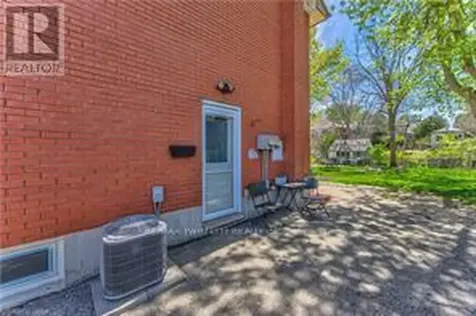 37 Gottscheer Court Kitchener ON N2M 3L3