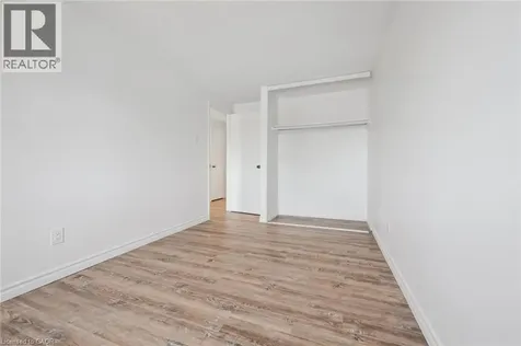 2432 Malcolm Crescent Burlington ON L7P 3Y4