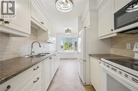 2432 Malcolm Crescent Burlington ON L7P 3Y4